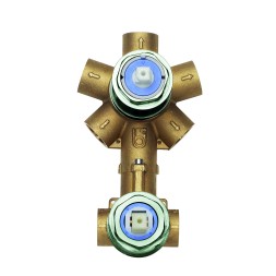 Комплект Bossini CUBE Смеситель для душа, встраиваемый, внешняя часть, хром + Универсальная встроенная часть для механического смесителя на 2-5 источников (Z00004.030+Z00130)